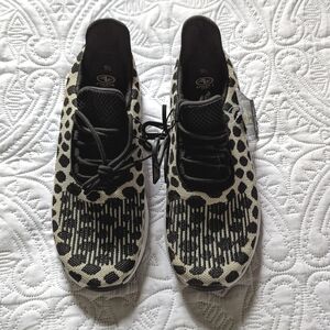 Animal print sneakers/ tennis shoes size 9 1/2